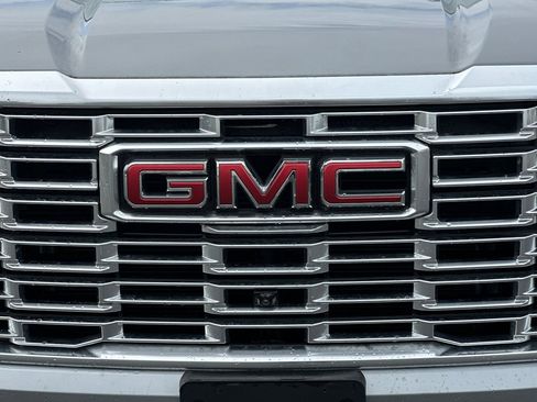 Used 2025 GMC Yukon Denali AWD/4WD image 45