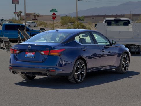 Used 2023 Nissan Altima 2.5 SR FWD image 5