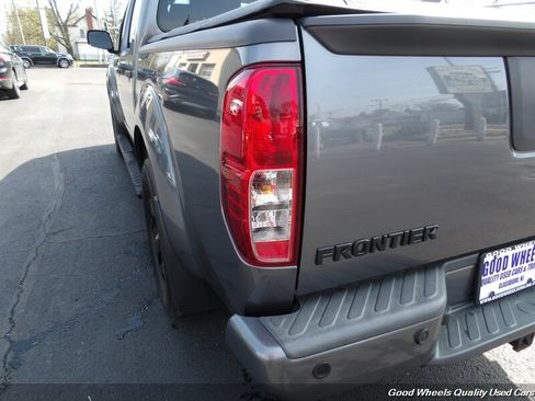 Used 2020 Nissan Frontier SV w/ Midnight Edition Floor Mats AWD/4WD image 9