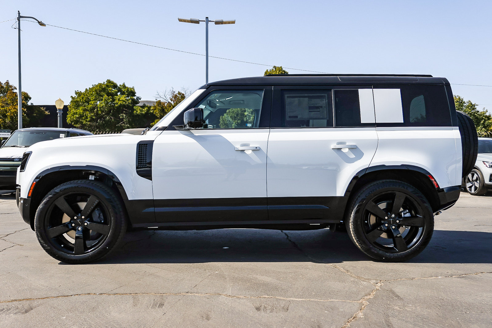 New 2026 Land Rover Defender 110 X-Dynamic SE AWD/4WD image 4