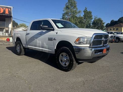 Used 2015 RAM 3500 SLT AWD/4WD image 4