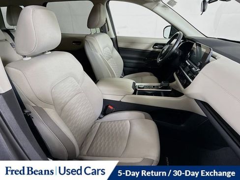 Used 2022 Nissan Pathfinder SV image 29