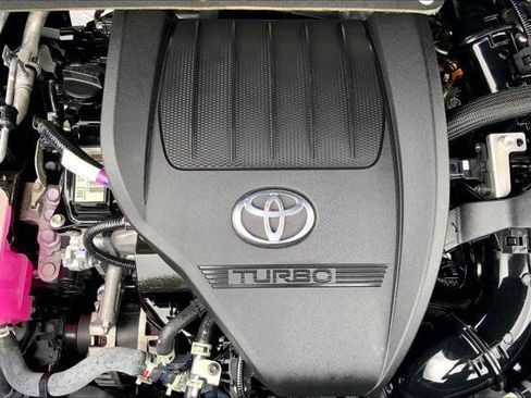 Certified 2024 Toyota Highlander XLE FWD image 32