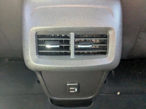 Used 2024 Chevrolet Equinox LT image 18