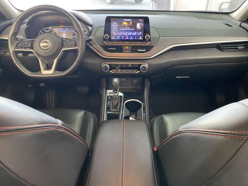 Used 2024 Nissan Altima 2.5 SR FWD image 13