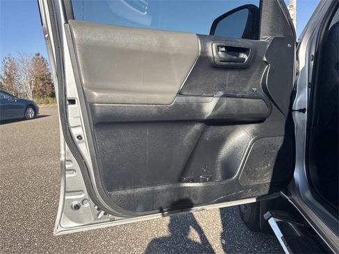 Used 2018 Toyota Tacoma SR image 17