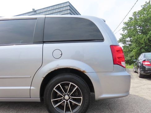 Used 2016 Dodge Grand Caravan R/T FWD image 28