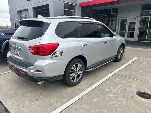 Used 2019 Nissan Pathfinder SV AWD/4WD image 4