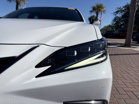 Used 2023 Lexus ES 300h F Sport image 6