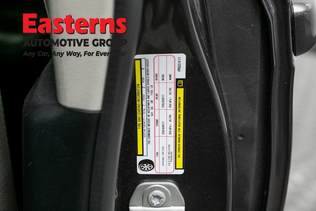 Used 2023 Chrysler Pacifica Touring-L FWD image 36