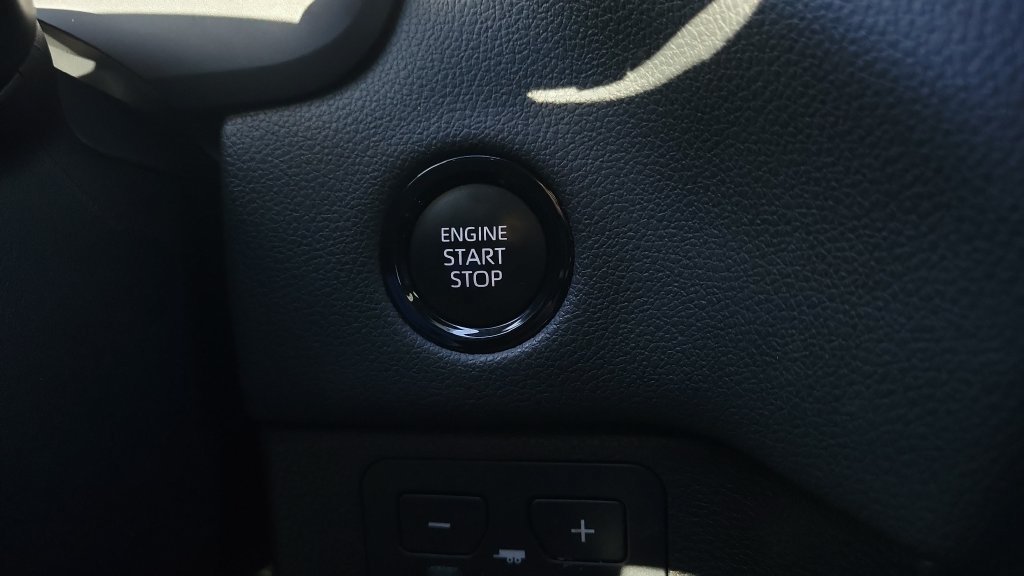 Used 2025 Toyota Tundra Limited AWD/4WD image 22