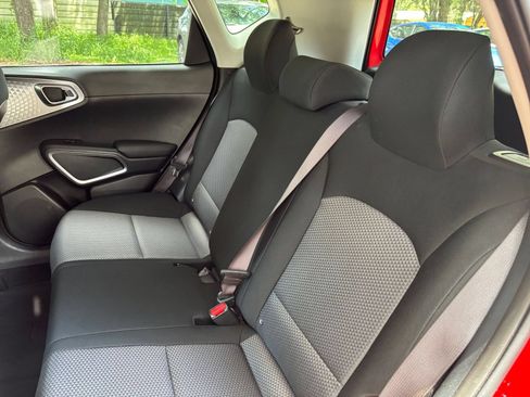 Used 2025 Kia Soul LX w/ LX Technology Package FWD image 35
