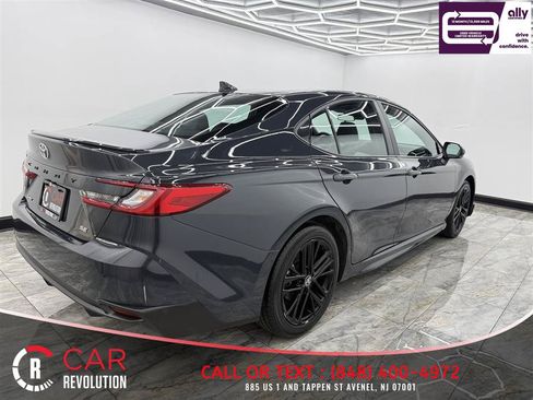 Used 2025 Toyota Camry SE FWD image 8
