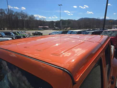 New 2025 Jeep Gladiator Sport image 12