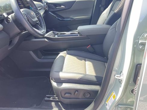 Used 2025 Chevrolet Equinox LT w/ Convenience Package II FWD image 18