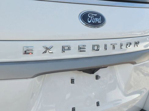 Used 2024 Ford Expedition XLT image 13