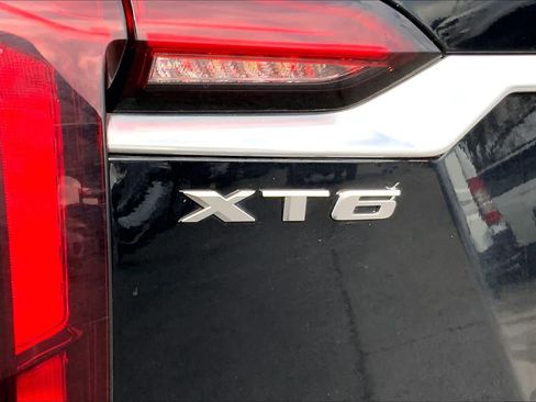Used 2023 Cadillac XT6 Premium Luxury image 10