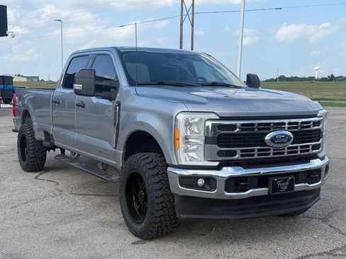 Used 2023 Ford F250 XLT w/ FX4 Off-Road Package AWD/4WD image 3