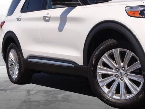 Used 2021 Ford Explorer Limited w/ Hybrid Equipment Group 310A AWD/4WD image 3