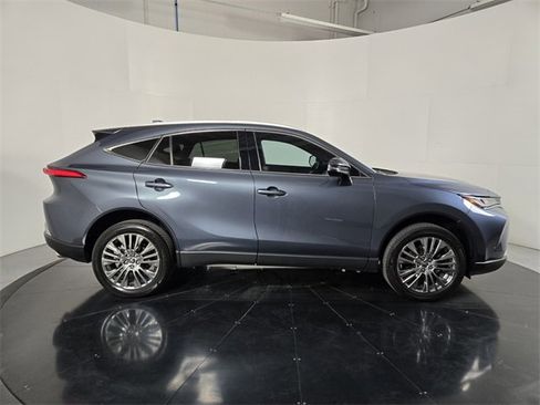 Used 2024 Toyota Venza Limited image 7