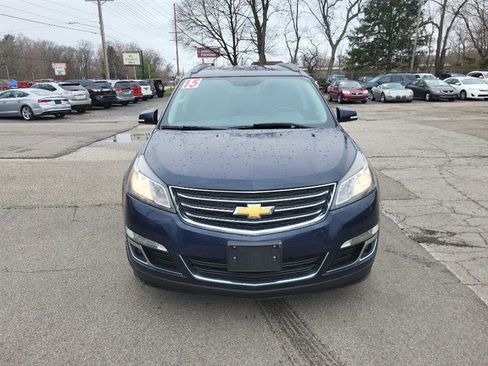 Used 2015 Chevrolet Traverse LT w/ Style and Technology Package image 2