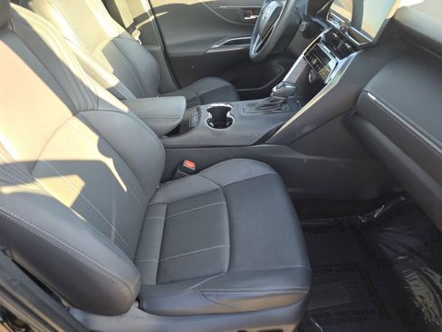 Used 2023 Toyota Venza Limited image 31