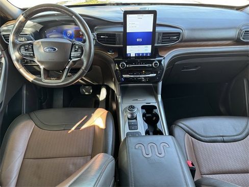 Used 2022 Ford Explorer King Ranch image 9