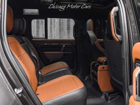 Used 2025 Land Rover Defender 110 AWD/4WD image 31