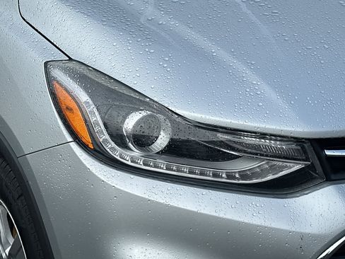 Used 2017 Chevrolet Trax LT AWD/4WD image 8