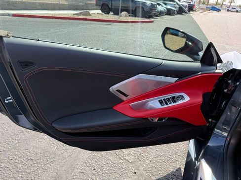 Used 2021 Chevrolet Corvette Stingray w/ Z51 Performance Package image 17