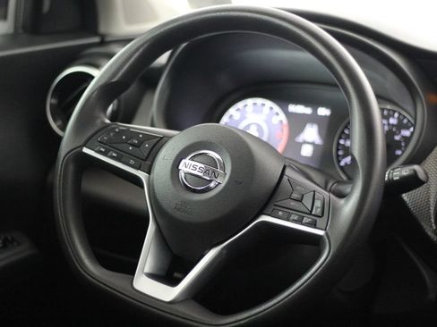 Used 2021 Nissan Kicks SV FWD image 11