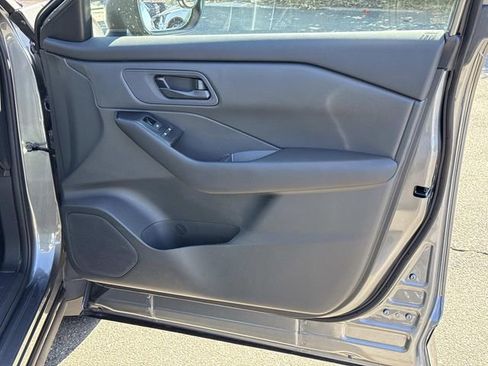 Used 2025 Nissan Rogue S image 8