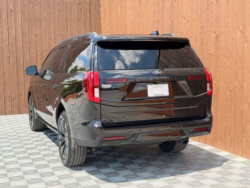 Used 2025 Ford Expedition Platinum w/ Stealth Appearance Package AWD/4WD image 18