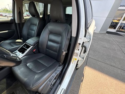 Used 2016 Volvo XC70 T5 Premier w/ Proximity Package AWD/4WD image 12