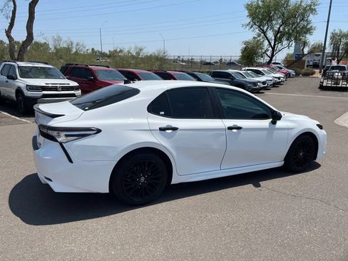 Used 2020 Toyota Camry SE w/ Carpet Mat Package FWD image 5