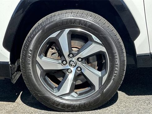 Used 2021 Toyota RAV4 SE image 26