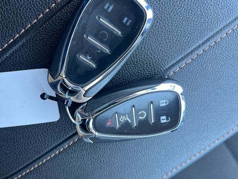 Used 2019 Chevrolet Traverse LT FWD image 14