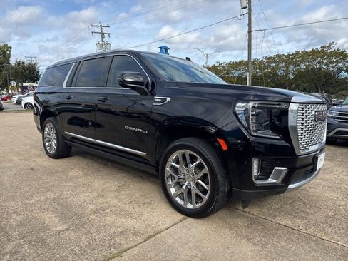 Used 2021 GMC Yukon XL Denali w/ Denali Ultimate Package image 3