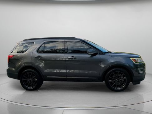 Certified 2017 Ford Explorer XLT w/ Equipment Group 202A FWD image 33