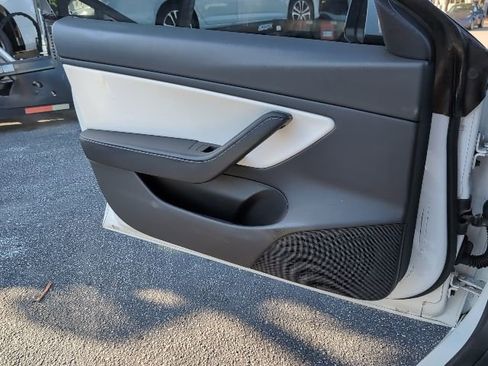 Used 2021 Tesla Model 3 Performance image 19