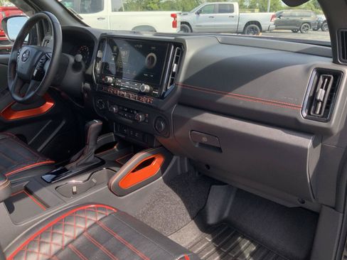 Used 2025 Nissan Frontier PRO-4X AWD/4WD image 51