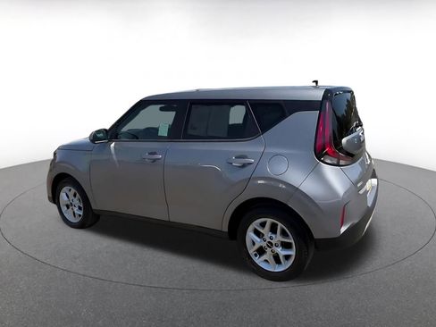 Used 2025 Kia Soul LX w/ LX Technology Package FWD image 10