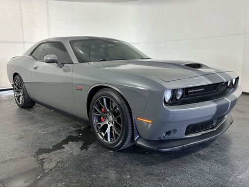 Used 2017 Dodge Challenger SRT w/ Technology Group image 2