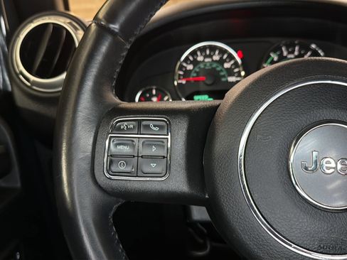 Used 2018 Jeep Wrangler Unlimited Rubicon w/ Connectivity Group AWD/4WD image 26