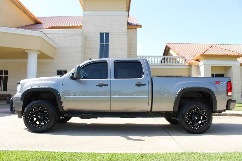 Used 2013 GMC Sierra 2500 Denali w/ Suspension Package, Off-Road AWD/4WD image 11
