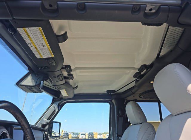 Used 2022 Jeep Wrangler Unlimited Sahara AWD/4WD image 12