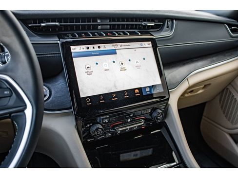 Used 2024 Jeep Grand Cherokee Limited image 30