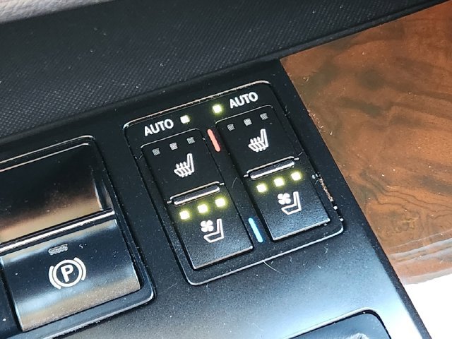 Used 2019 Lexus RX 450h AWD w/ Navigation Package image 24
