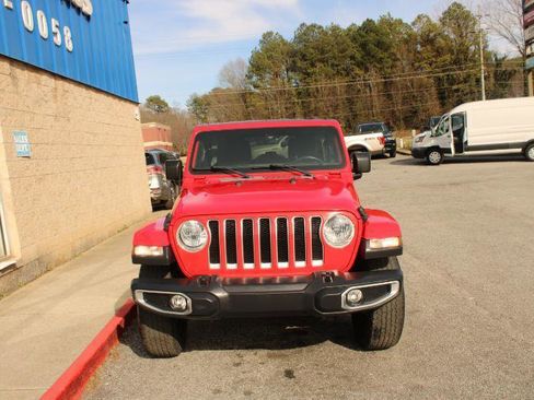 Used 2018 Jeep Wrangler Unlimited Sahara image 2