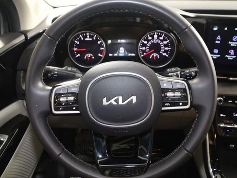 Used 2024 Kia Carnival EX FWD image 41